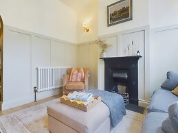 Seaside Cottage Retreat in Leigh-on-sea