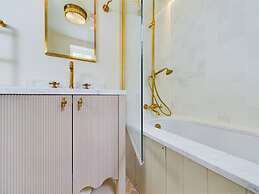 Seaside Cottage Retreat in Leigh-on-sea