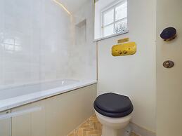 Seaside Cottage Retreat in Leigh-on-sea