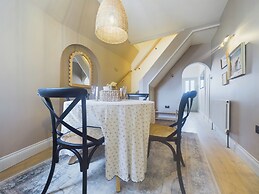 Seaside Cottage Retreat in Leigh-on-sea