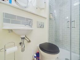 Seaside Cottage Retreat in Leigh-on-sea