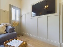 Seaside Cottage Retreat in Leigh-on-sea