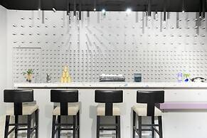 Fox Lite Hotel Cikarang