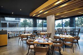 Fox Lite Hotel Cikarang