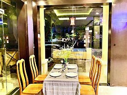 Aman Riverside Hotel