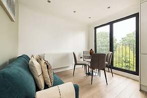 Beautiful Room in Acton