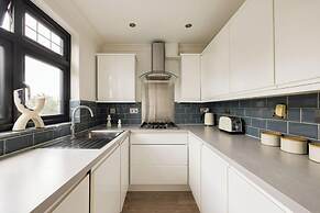 Beautiful Room in Acton