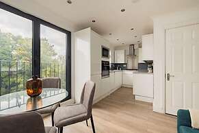 Beautiful Room in Acton