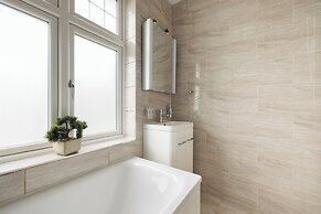 Beautiful Room in Acton