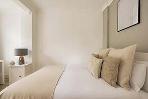 Beautiful Room in Acton