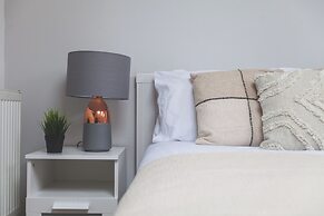 Beautiful Room in Acton