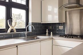 Beautiful Room in Acton