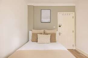 Beautiful Room in Acton