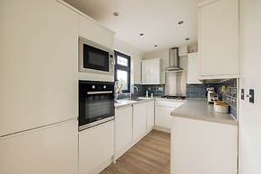 Beautiful Room in Acton