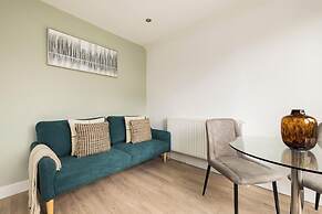 Beautiful Room in Acton