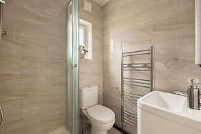 Beautiful Room in Acton