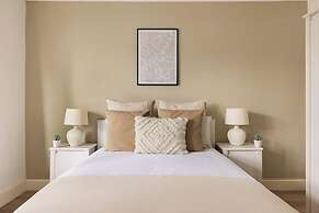 Beautiful Room in Acton