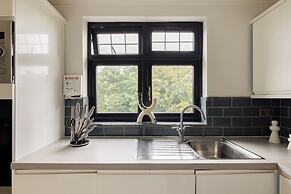 Beautiful Room in Acton