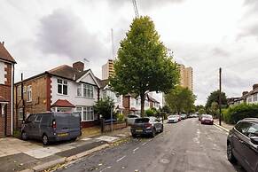 Beautiful Room in Acton