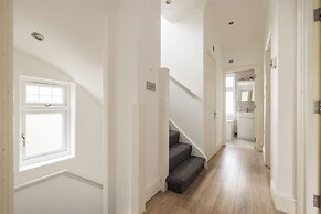 Beautiful Room in Acton