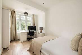 Beautiful Room in Acton