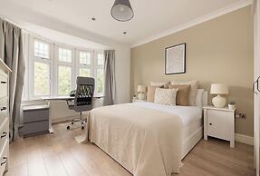 Beautiful Room in Acton