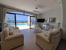 Marina Magic Sunset Villa-pool-parking-3br