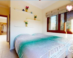 Marina Magic Sunset Villa-pool-parking-3br