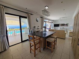 Marina Magic Sunset Villa-pool-parking-3br