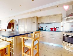 Marina Magic Sunset Villa-pool-parking-3br