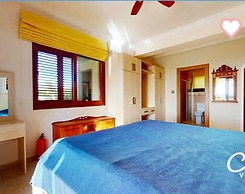 Marina Magic Sunset Villa-pool-parking-3br