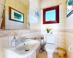 Marina Magic Sunset Villa-pool-parking-3br