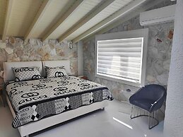 Luna Luxury Apartment in Polychrono