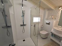 Luna Luxury Apartment in Polychrono