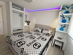 Luna Luxury Apartment in Polychrono