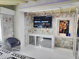 Luna Luxury Apartment in Polychrono