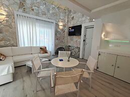 Luna Luxury Apartment in Polychrono