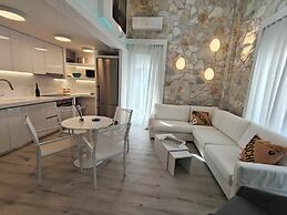 Luna Luxury Apartment in Polychrono
