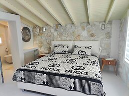 Luna Luxury Apartment in Polychrono