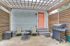 1 Mi to Dtwn: Home w/ Fenced Yard in Galveston!