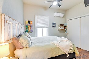 1 Mi to Dtwn: Home w/ Fenced Yard in Galveston!