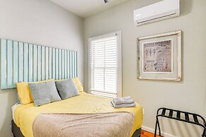 1 Mi to Dtwn: Home w/ Fenced Yard in Galveston!