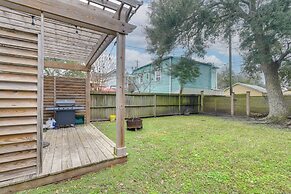 1 Mi to Dtwn: Home w/ Fenced Yard in Galveston!