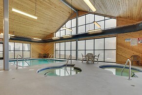 4 Mi to Dtwn Gatlinburg: Condo w/ Pool Access