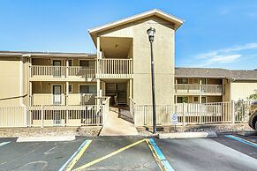Lakefront Osage Beach Condo w/ Balcony & Pool