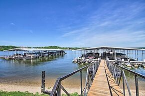 Lakefront Osage Beach Condo w/ Balcony & Pool