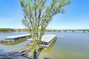 Lakefront Osage Beach Condo w/ Balcony & Pool