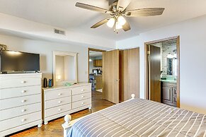 Lakefront Osage Beach Condo w/ Balcony & Pool