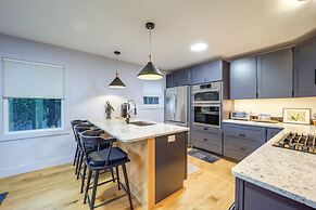 Steps to Dtwn & Fabulous Restaurants: Chic Condo