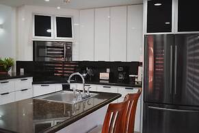 Family Luxury Home With Pool in Mcallen Near by Hospitals and Stores